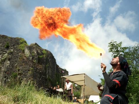 La fête des fous est de retour au château féodal de Moha