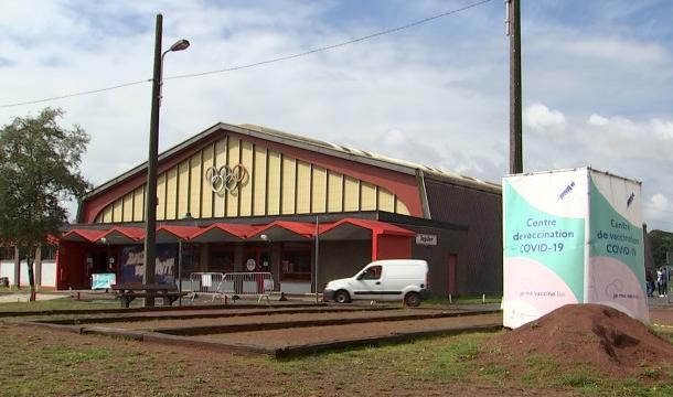 Le centre de vaccination de Jemeppe redevient un hall omnisports