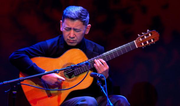 Le guitariste huto-coréen Denis Sungho de retour à Huy pour un concert 