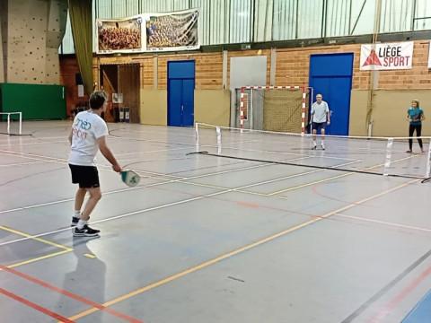 Le pickleball, un sport qui monte chez les seniors 