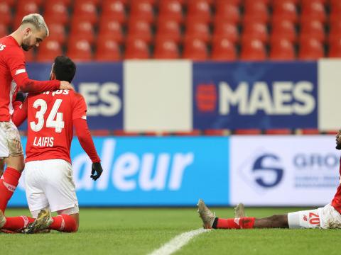 Le Standard trébuche en fin de match