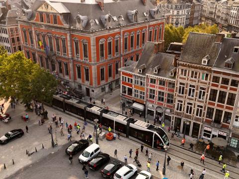 Le tram traverse désormais le centre de Liège
