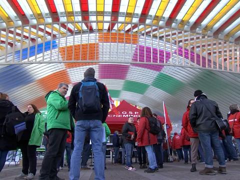 Les cheminots manifestent aux Guillemins 