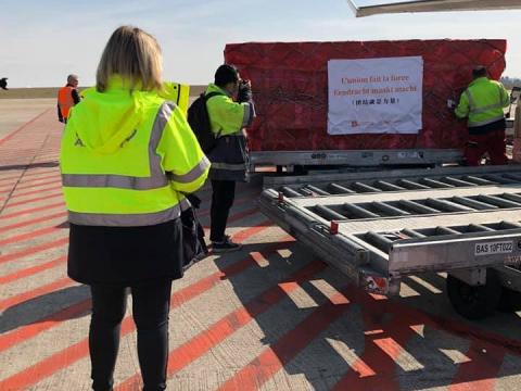 Les premiers masques pour la Belgique sont arrivés à Liège Airport