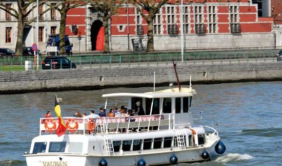 Liège Cité de Noël : ticket combiné navette fluviale-musée-vin chaud