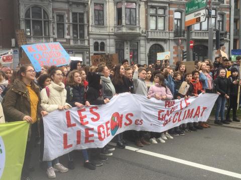 Liège : un petit millier de jeunes manifestent pour le climat 