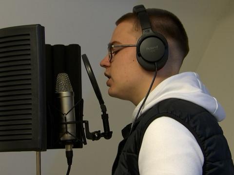 Passe à la maison d'Engis: les jeunes inaugurent leur studio rap
