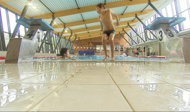Premiers plongeons dans la piscine rénovée de Waremme ! 