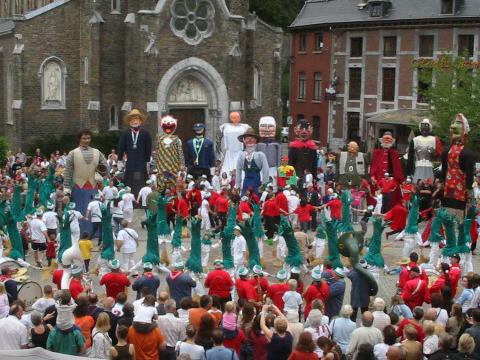 Tilff : rassemblement des Géants et festival de la Marionnette