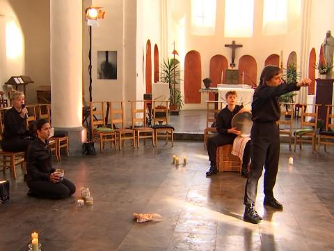 Toussaint dans l'Eglise d'Ocquier : hommage aux macrales brulées