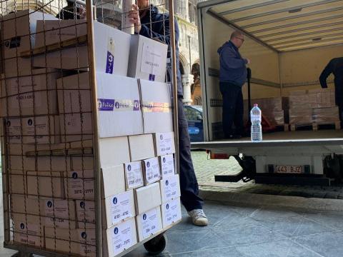 Camion dans la cour des Princes-Eveques