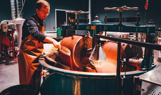 Un planteur de cacao brésilien chez le chocolatier Nihant