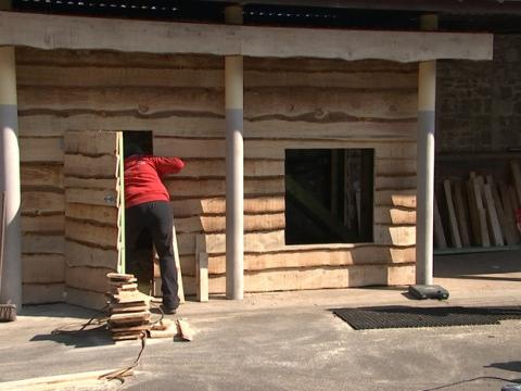 Une cabane en bois pour les Faucons rouges de Wanze