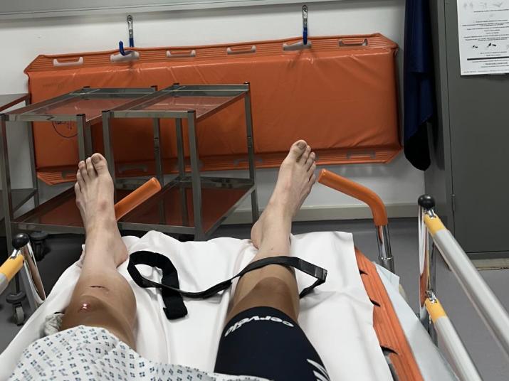 Cian Uijtdebroeks renversé par une auto : "Vous jouez avec nos vies"