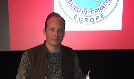 Arnaud Nihoul reçoit le prix Saga du meilleur premier roman belge