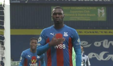 Christian Benteke prolonge de 2 ans avec Crystal Palace