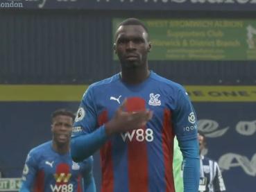 Christian Benteke prolonge de 2 ans avec Crystal Palace