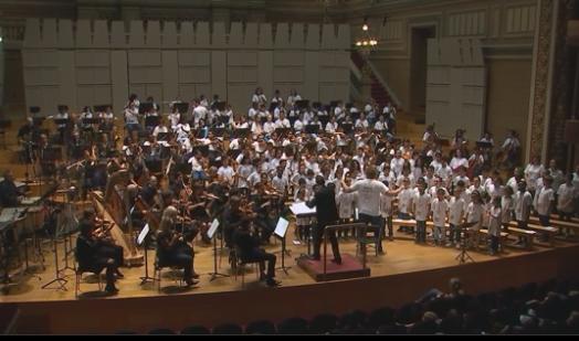 El Sistema : des enfants jouent avec l'OPRL 