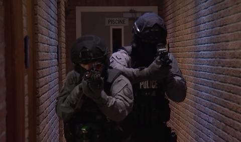 En immersion avec des policiers sur le tournage de "Braqueurs"