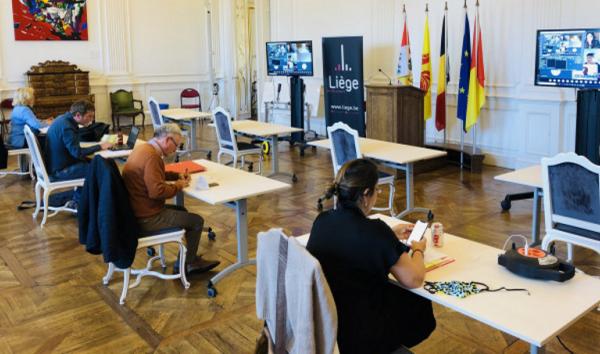 Etonnant : les conseils communaux avec distanciation physique ! 