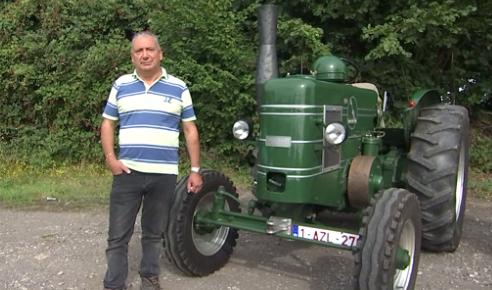 Hognoul : deux vieux tracteurs prêts pour la concentration de Borlez 