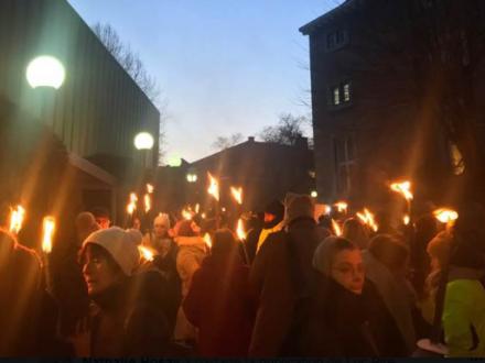 Marche aux flambeaux pour Hamid Babaei