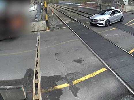 Passage à niveau : deux conducteurs irresponsables poursuivis
