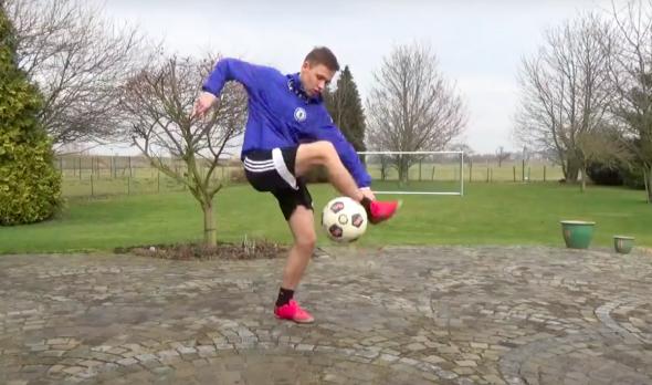 Plus de 100 000 abonnés pour un jeune Youtubeur foot
