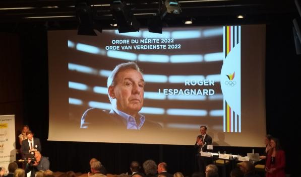 Roger Lespagnard reçoit l'Ordre du Mérite du COIB