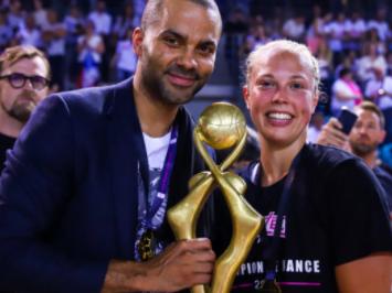 Tony Parker ravi du retour de Julie Allemand à Lyon  