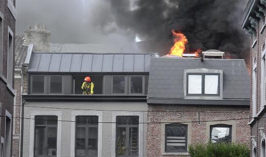 Trois blessés dans un incendie criminel à Liège 