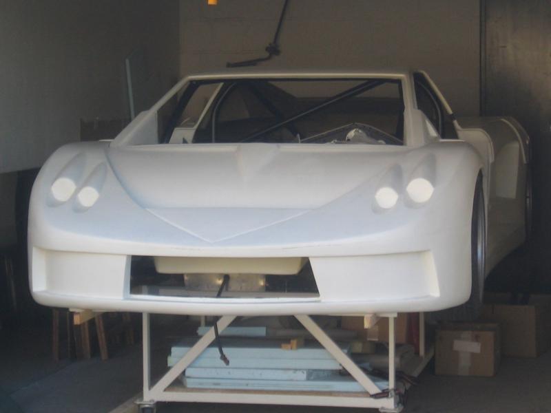 La Valeria P4 en construction, telle qu'elle est depuis 15 ans et le décès de son constructeur