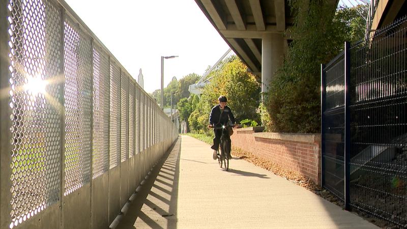 La nouvelle piste cyclable pour traverser la gare des Guillemins enfin ouverte