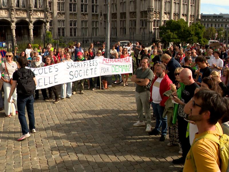 Les profs demandent le retrait des décrets