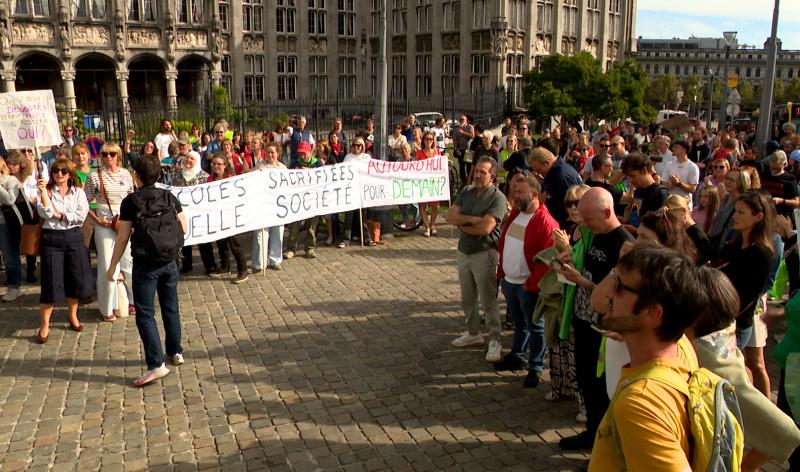 Les profs demandent le retrait des décrets