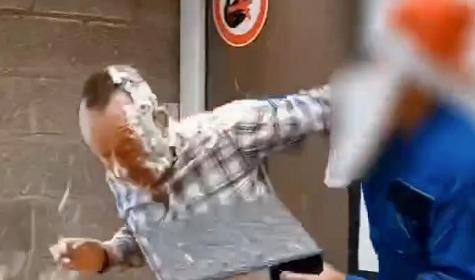 Damien Ernst entarté en plein cours à l’ULiège : une action revendiquée par des militants antimilitaristes