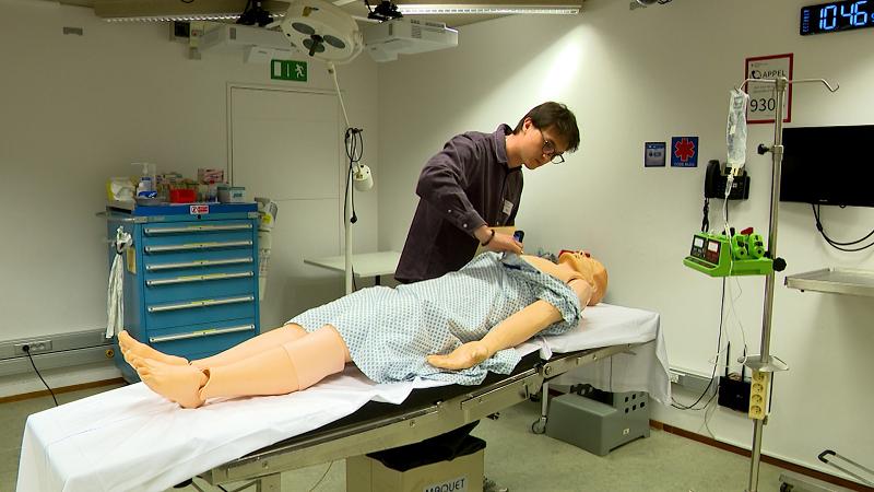 À l’ULiège, les futurs médecins assistants s’entraînent par simulation avant leurs débuts à l’hôpital