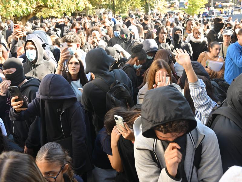 Protestation étudiante : un large cortège sillonne les rues de Liège, la tension monte