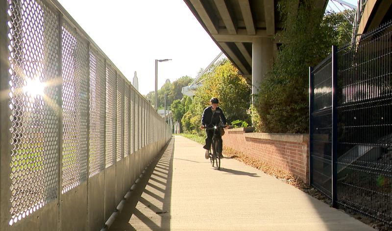 La nouvelle piste cyclable pour traverser la gare des Guillemins enfin ouverte