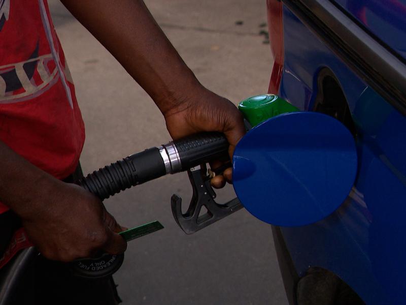 Le diesel à 2,50 euros le litre: "On espère que c'est un plateau"