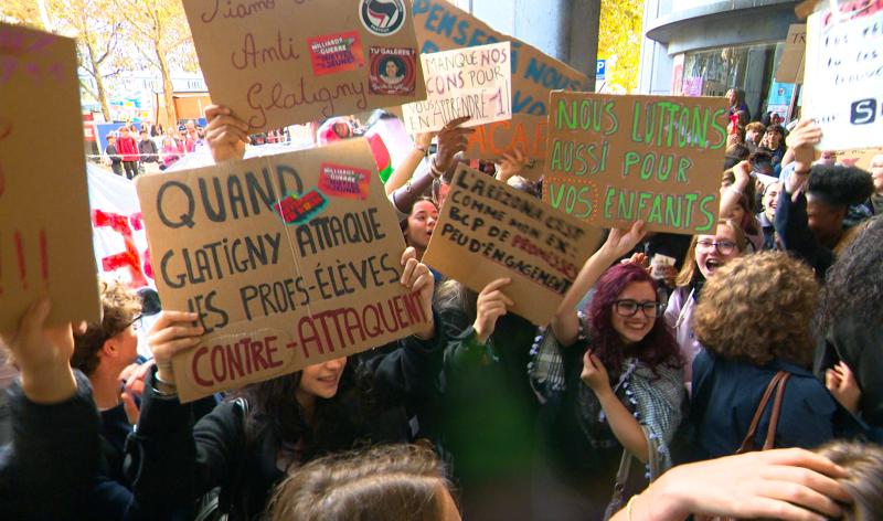 De nouvelles manifestations, globalement pacifiques, d'élèves devant les écoles
