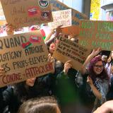 De nouvelles manifestations, globalement pacifiques, d'élèves devant les écoles