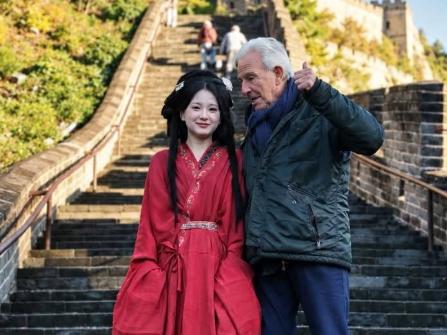 Un artiste liégeois à Pékin ! Jacques Charlier représente la Belgique en Chine