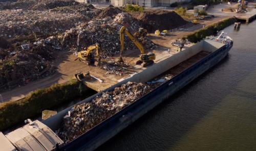 Inondations : 35.000 tonnes de déchets évacués par bateau