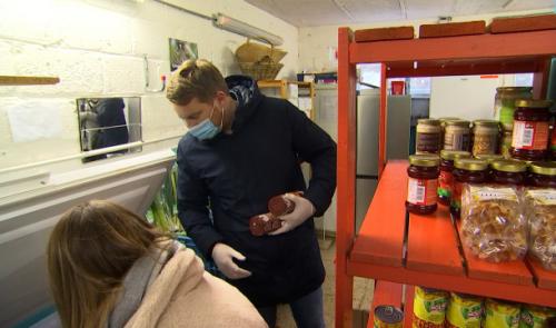 Julien Lapraille visite la Banque Alimentaire de Liège