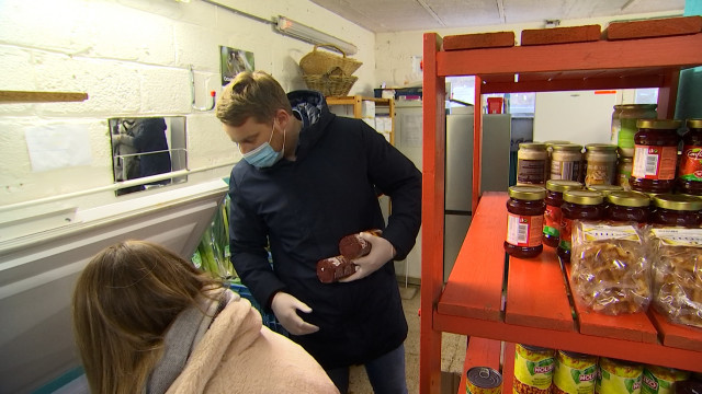 Julien Lapraille visite la Banque Alimentaire de Liège