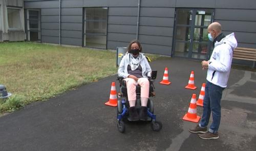 La FEDEMOT forme à la conduite de chaises roulantes électroniques