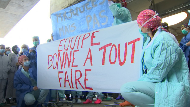 Les blouses blanches sont à bout