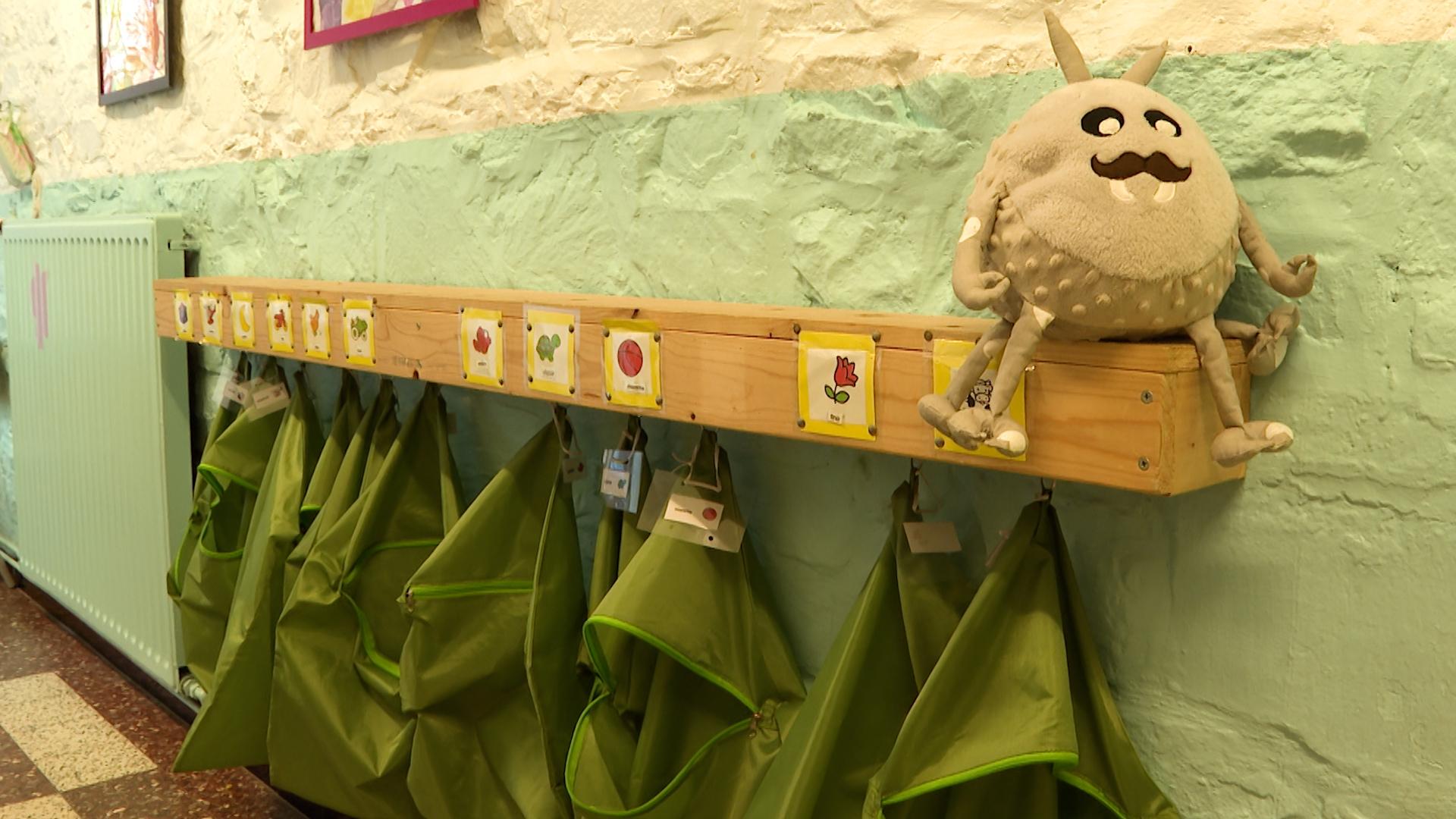 Des sacs anti-poux à l'école Saint-Louis de Huy