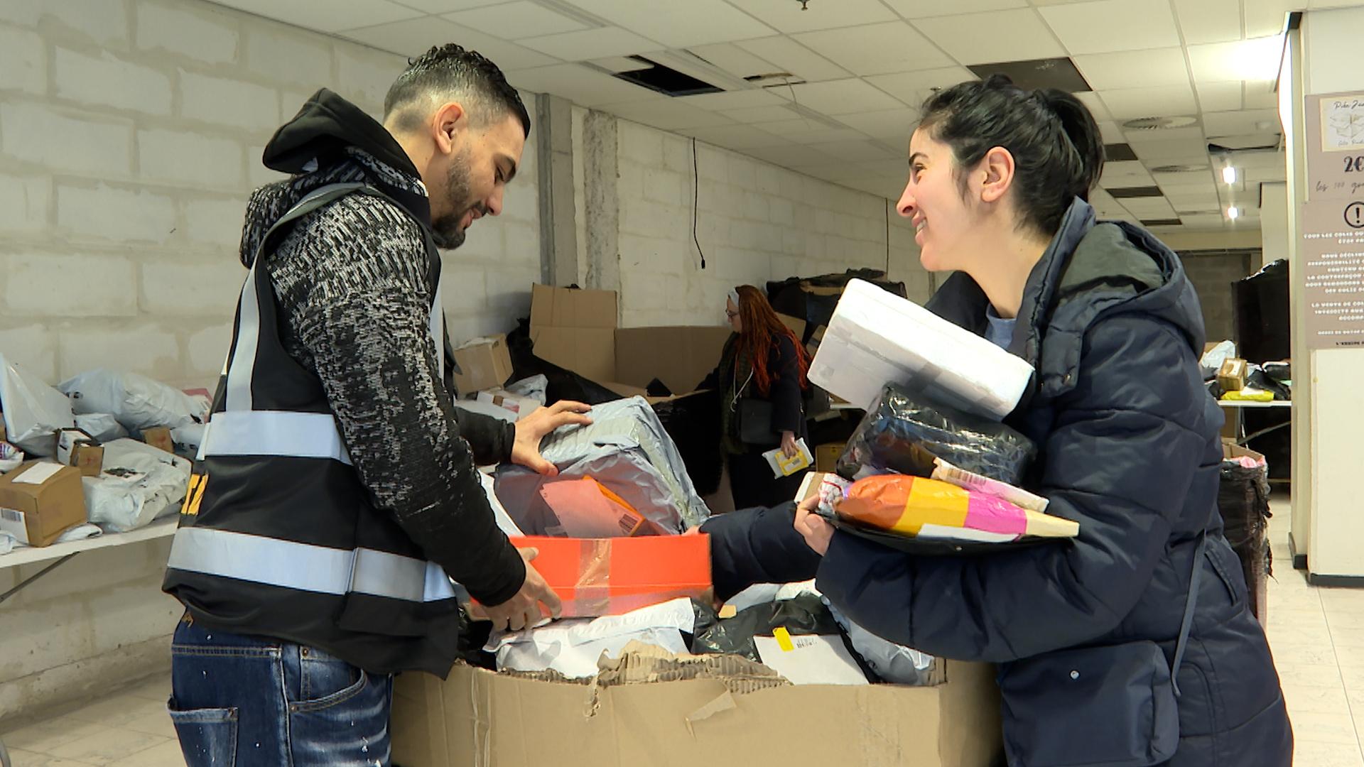 Vente de colis perdus aux Galeries St Lambert
